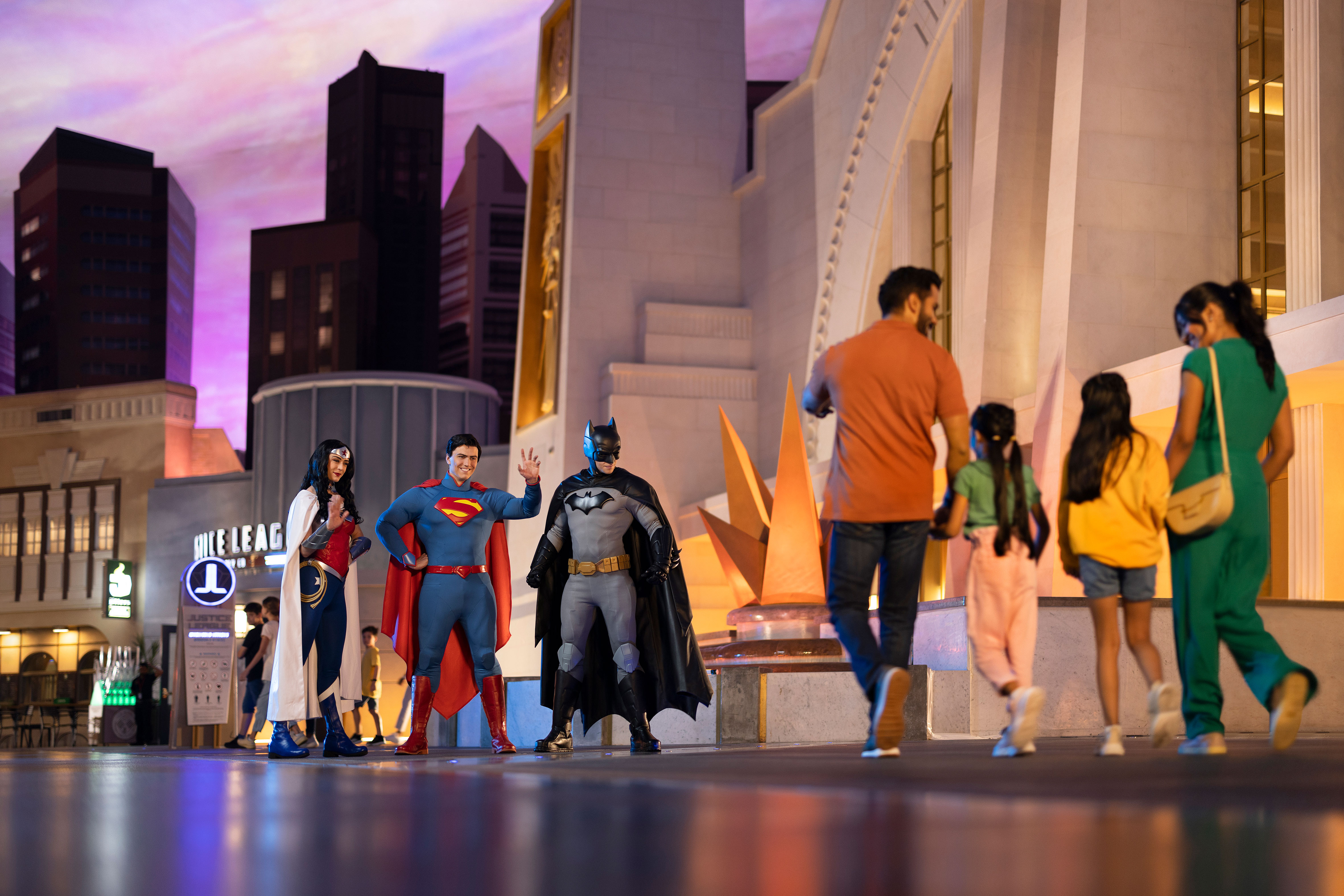Персонажи Warner Bros. World Abu Dhabi