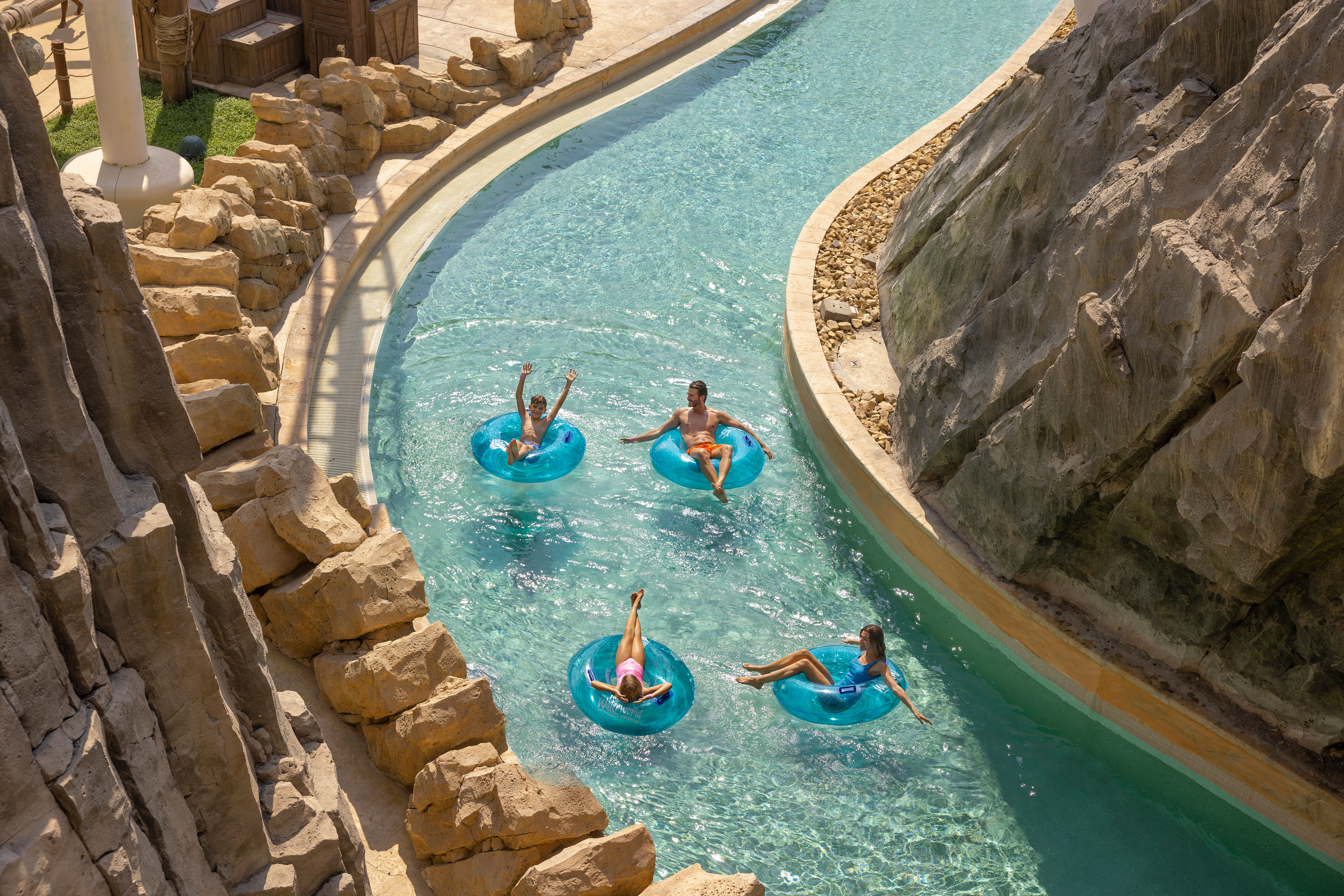 Активный отдых в Yas Waterworld