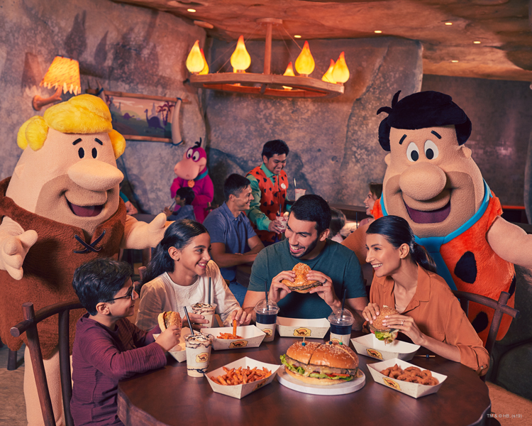 Kids dine for free