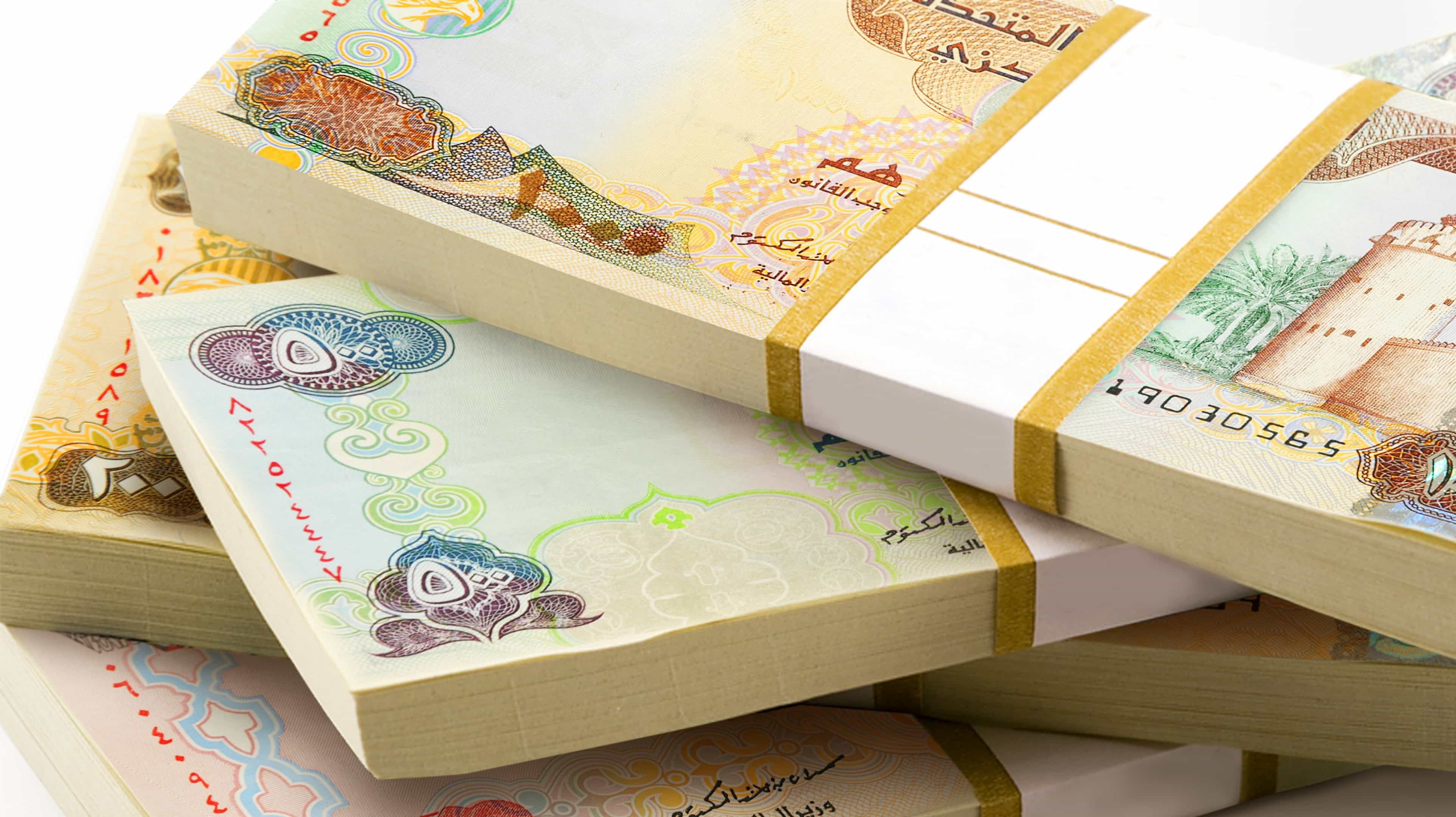 الضرائب ورسوم الخدمات والإكراميات