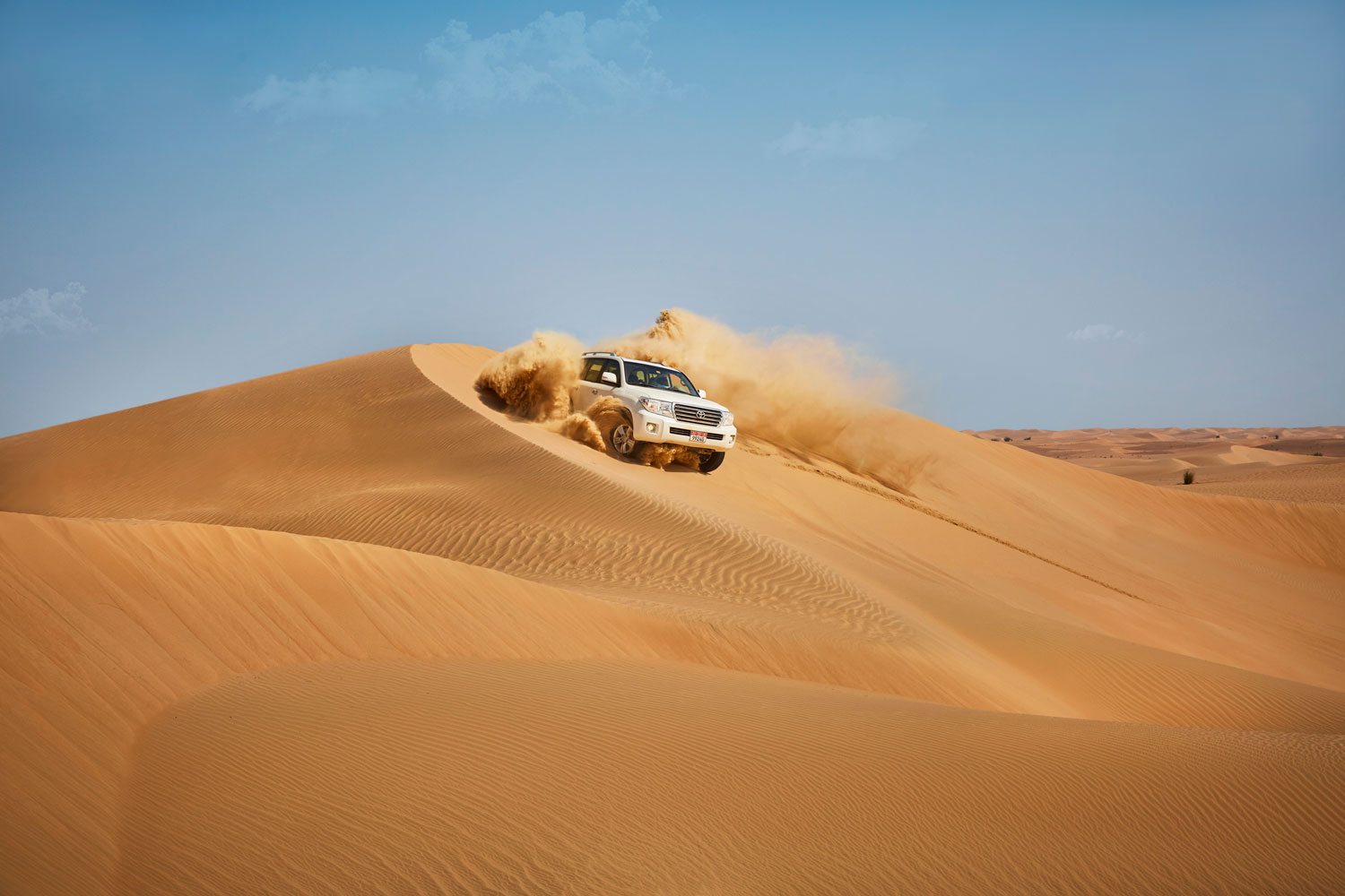 Un viaje por las dunas de Abu Dhabi que te dejará con la boca abierta