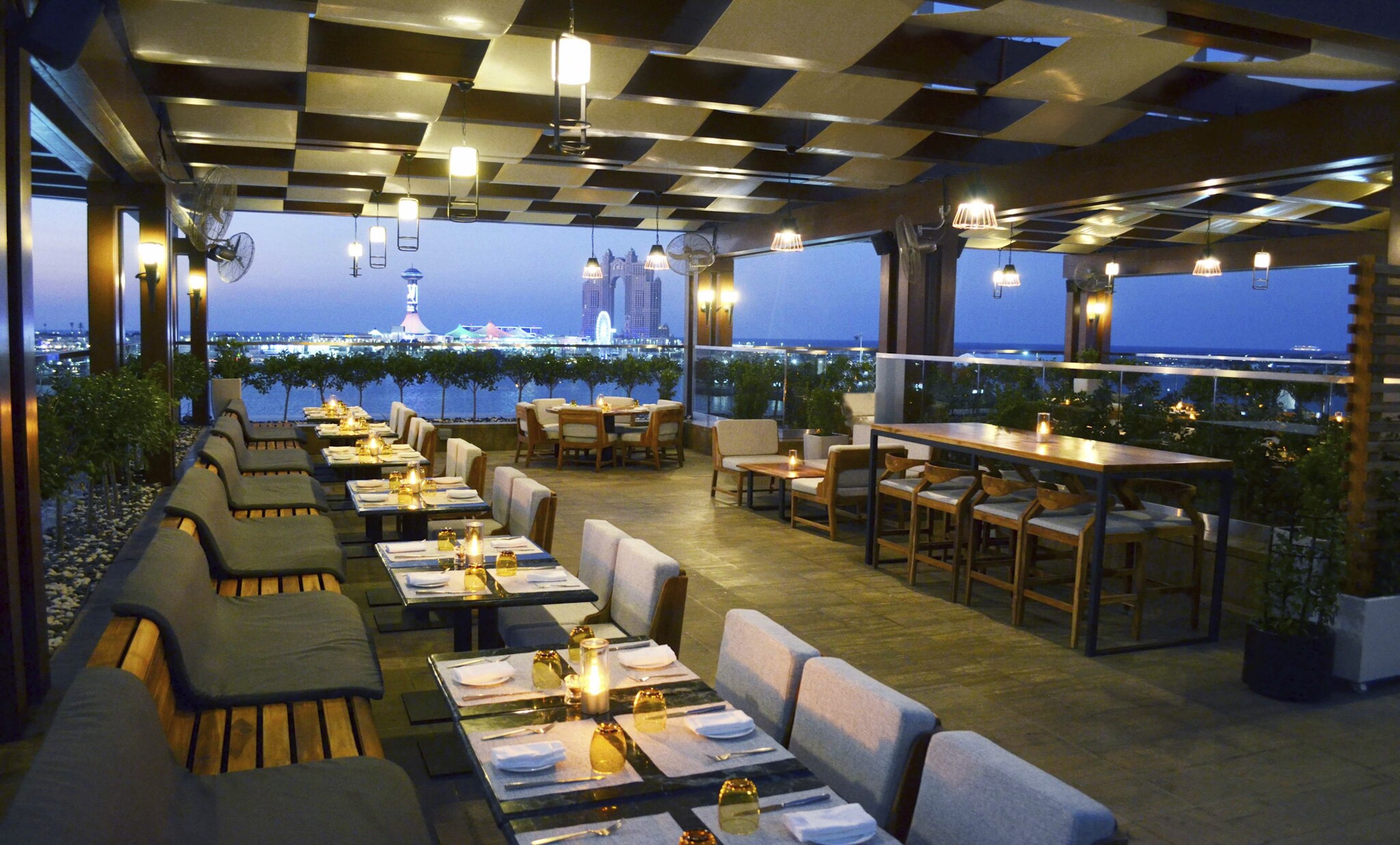 azura panoramic lounge