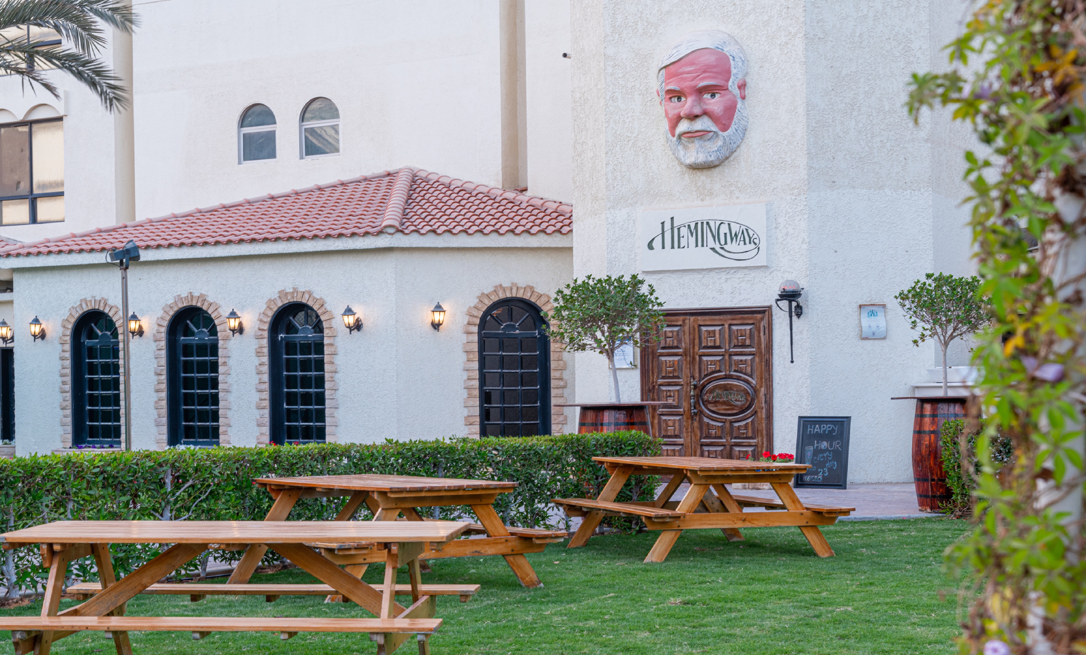 hemingways restaurant and pub